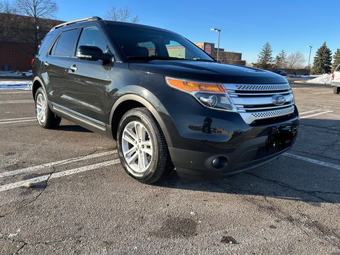 Used 2014 Ford Explorer XLT w/ Equipment Group 202A image 9