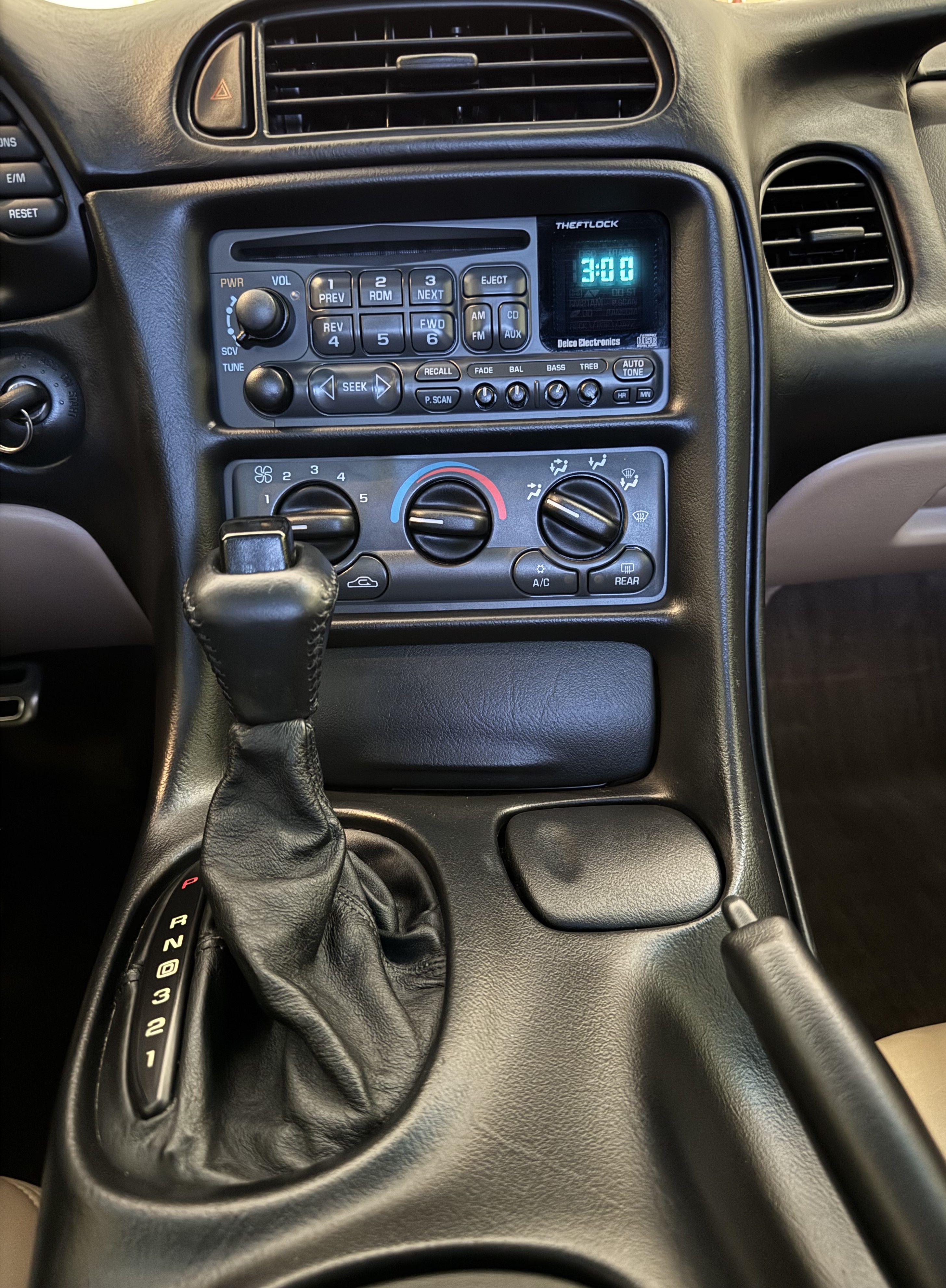 Used 1998 Chevrolet Corvette Coupe RWD image 16