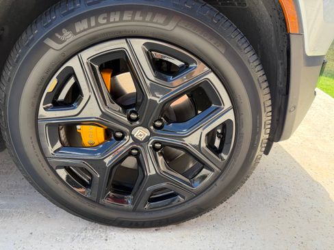 Used 2023 Rivian R1S Adventure Quad AWD/4WD image 16