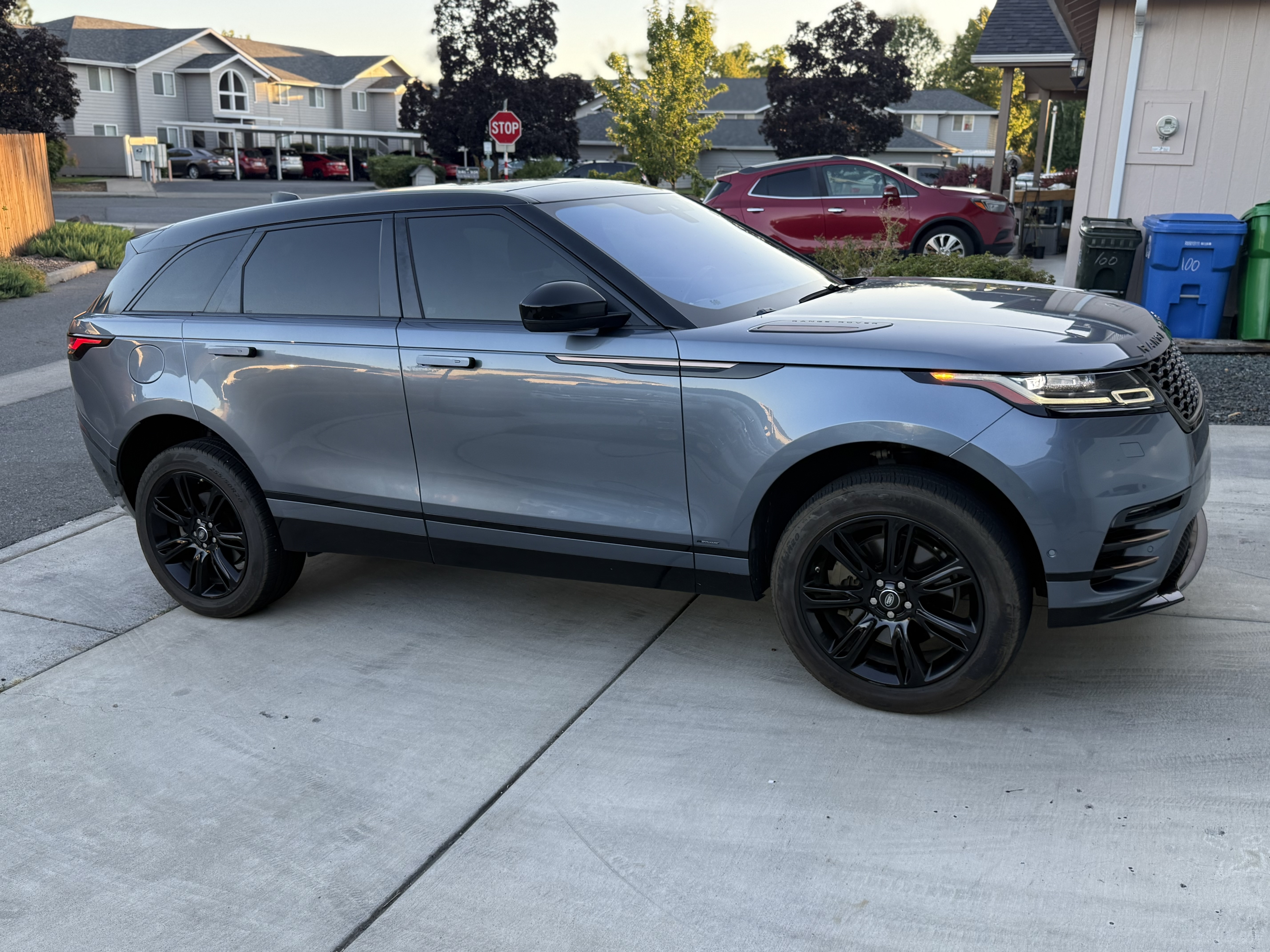 Used 2018 Land Rover Range Rover Velar R-Dynamic SE AWD/4WD image 1