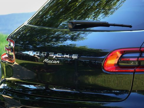 Used 2018 Porsche Macan Sport Edition image 12