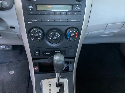 Used 2010 Toyota Corolla LE FWD image 18