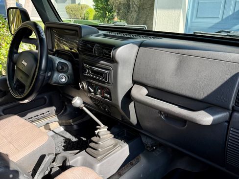 Used 2004 Jeep Wrangler X w/ Convenience Group AWD/4WD image 9
