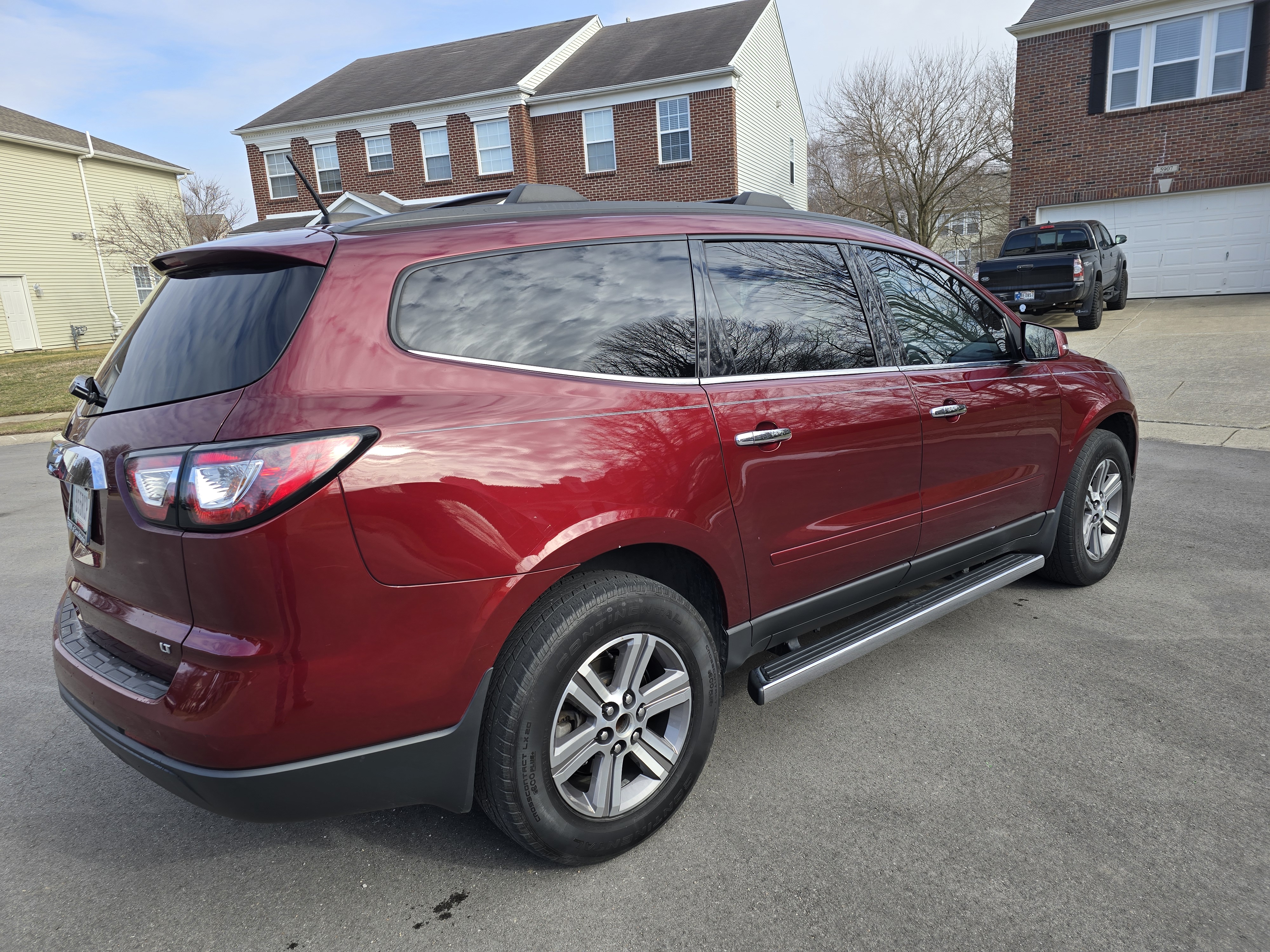 Used 2017 Chevrolet Traverse LT FWD image 2
