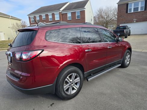 Used 2017 Chevrolet Traverse LT image 2