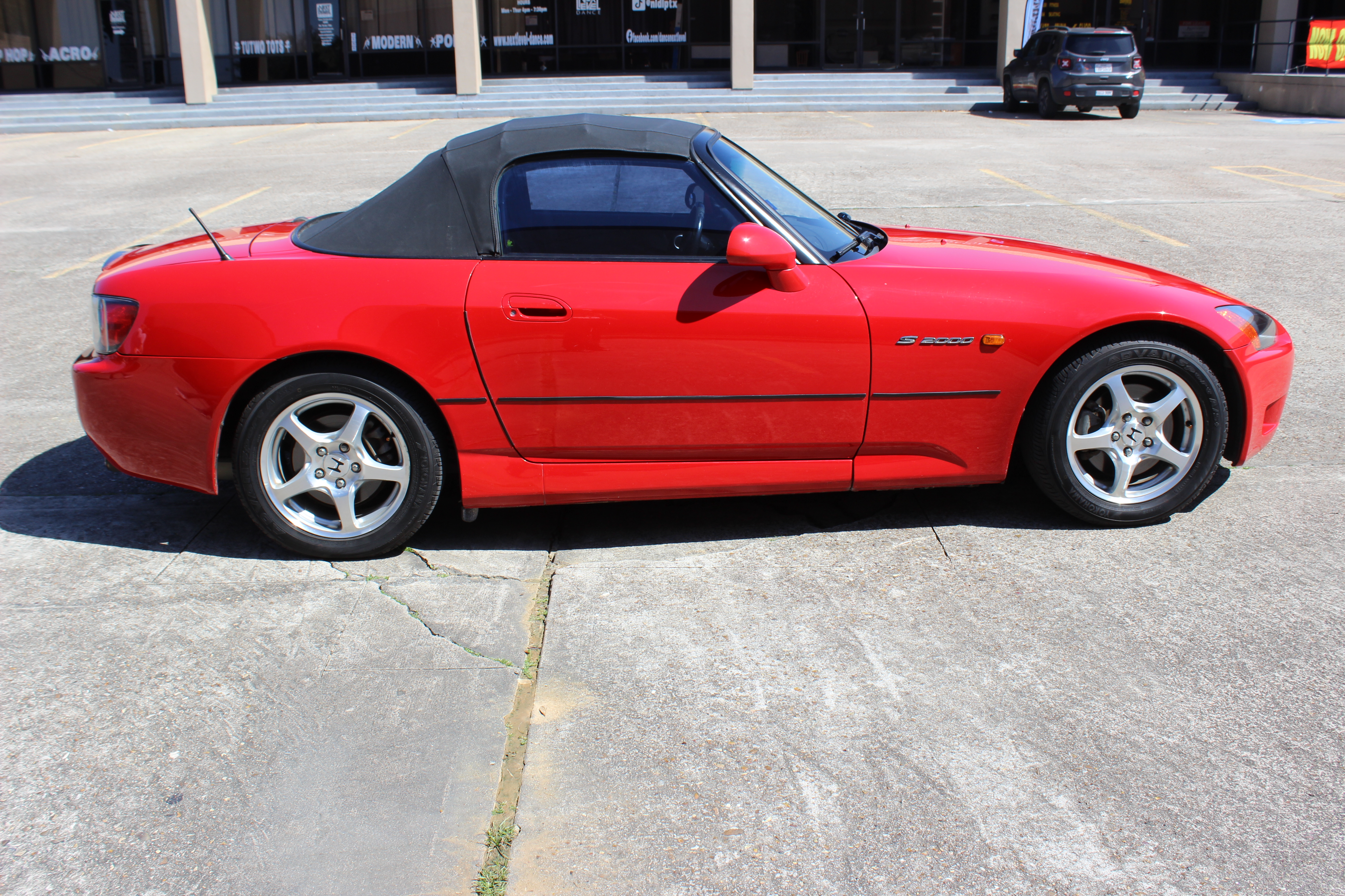 Used 2002 Honda S2000 image 2