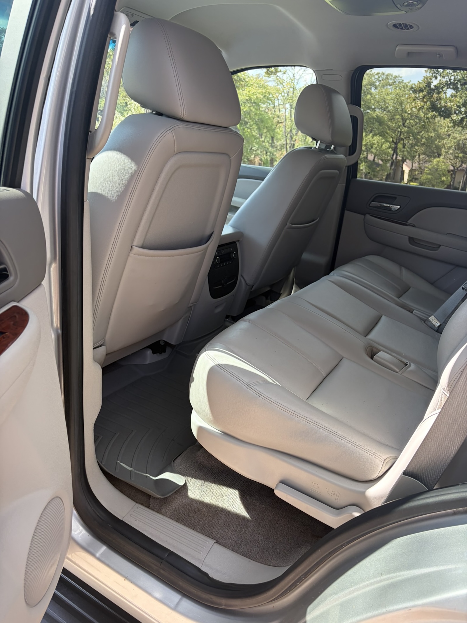 Used 2012 GMC Yukon SLT w/ SLT-2 Equipment Package AWD/4WD image 21