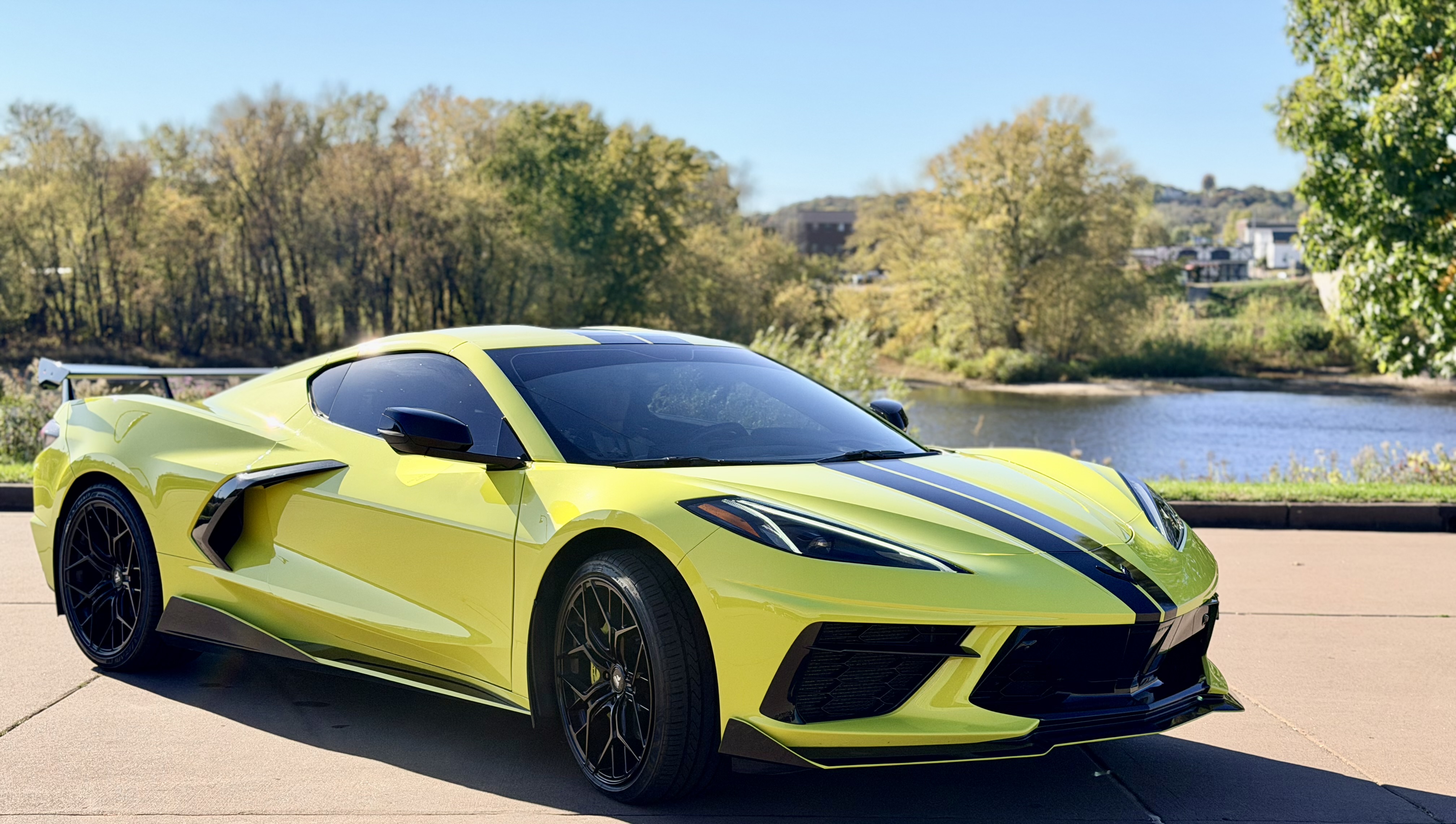 Used 2022 Chevrolet Corvette Stingray Preferred Cpe w/ Z51 Performance Package RWD image 4