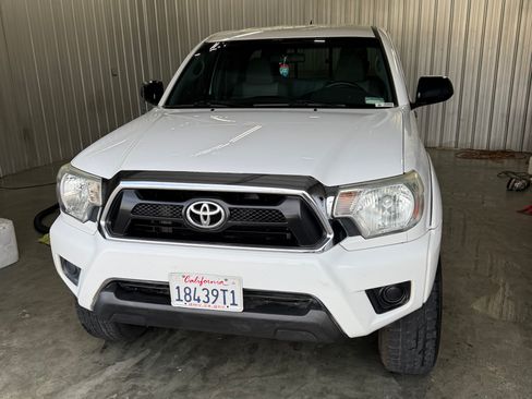 Used 2015 Toyota Tacoma PreRunner image 2