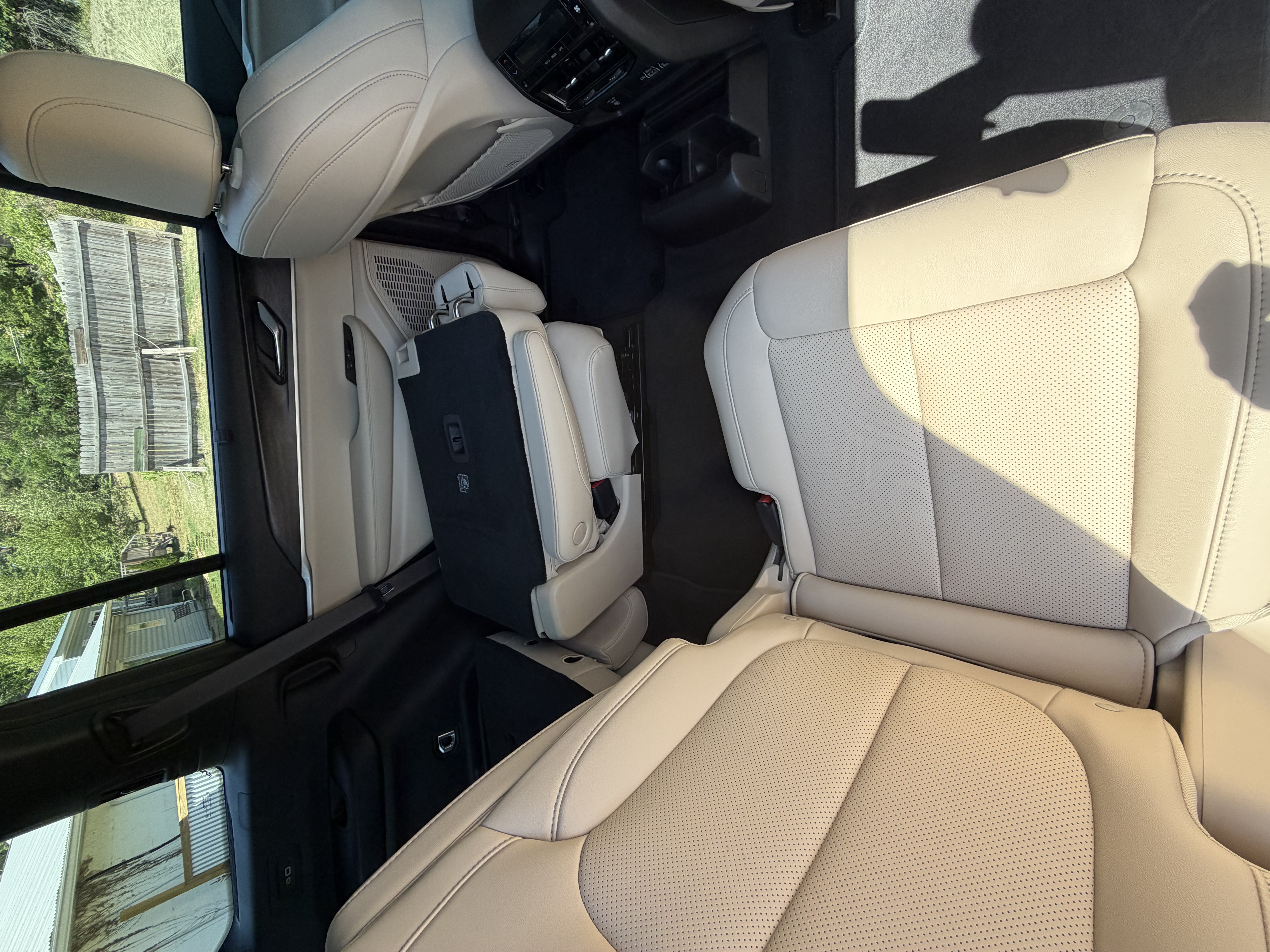 Used 2025 Jeep Grand Cherokee L Limited w/ Luxury Tech Group II AWD/4WD image 8