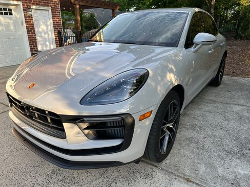 Used 2024 Porsche Macan S AWD/4WD image 9