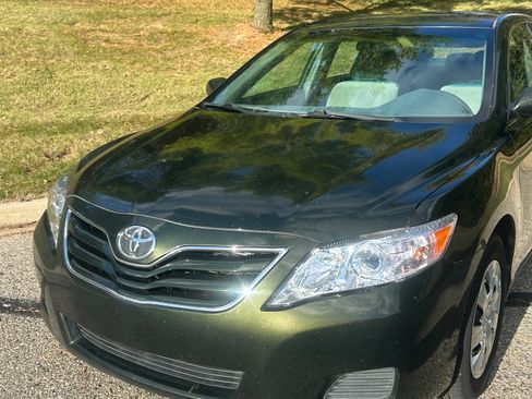 Used 2011 Toyota Camry image 1
