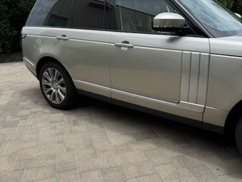 Used 2015 Land Rover Range Rover Supercharged image 2