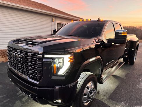 Used 2024 GMC Sierra 3500 Denali Ultimate image 4