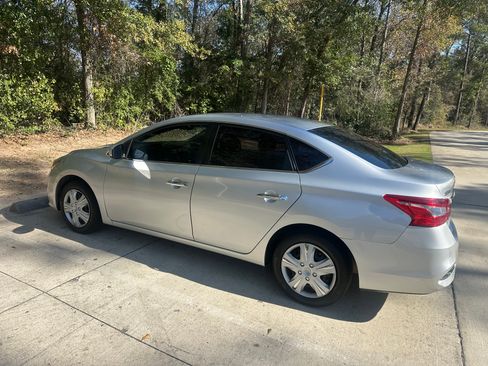 Used 2019 Nissan Sentra S image 6