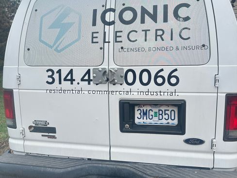 Used 2011 Ford E-250 and Econoline 250 image 3