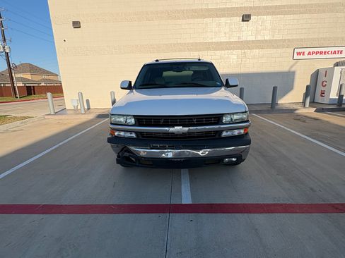 Used 2004 Chevrolet Tahoe LT w/ LT Preferred Equipment Group image 1