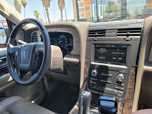 Used 2015 Lincoln Navigator 2WD image 17