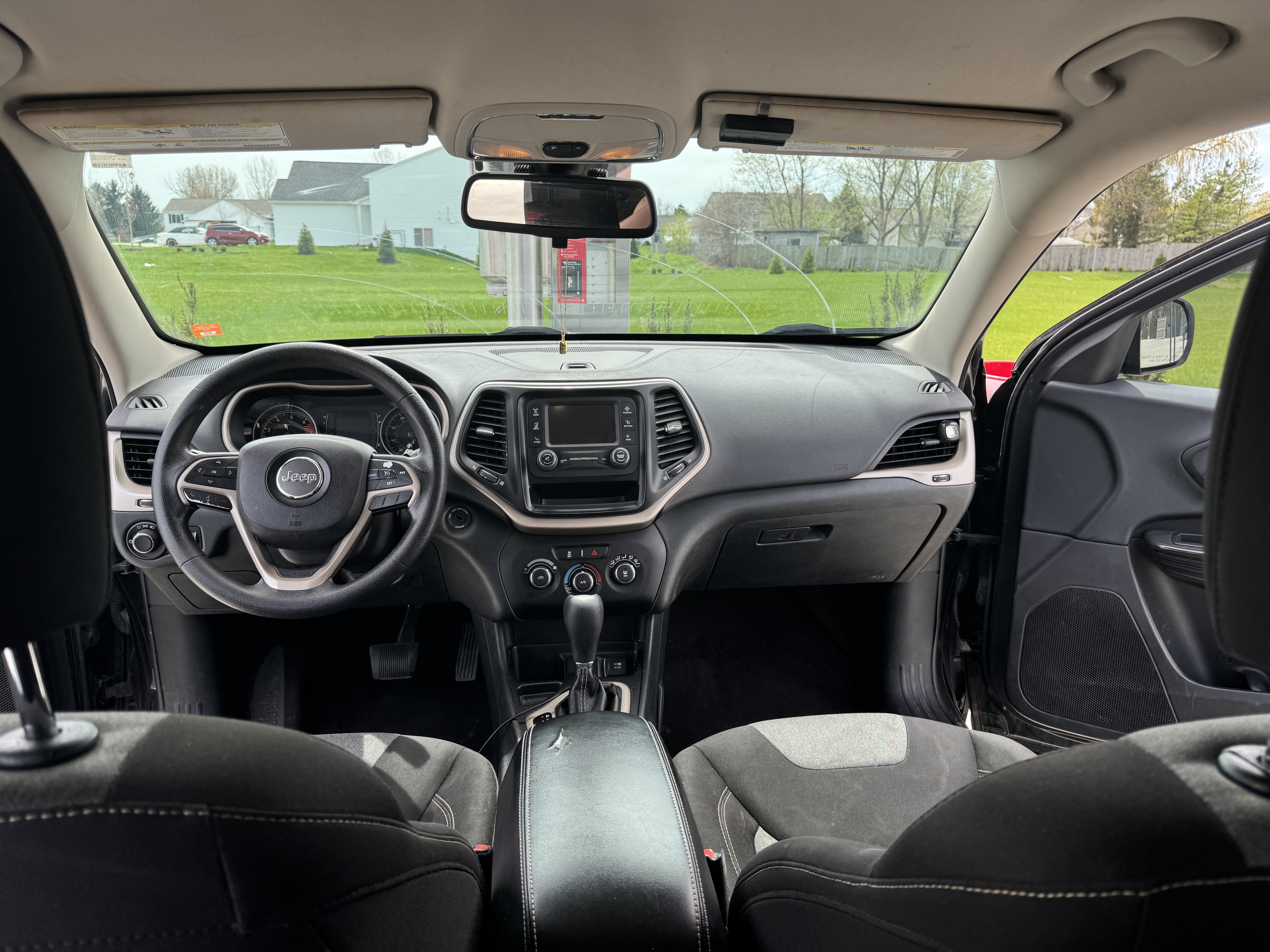 Used 2016 Jeep Cherokee Sport FWD image 6