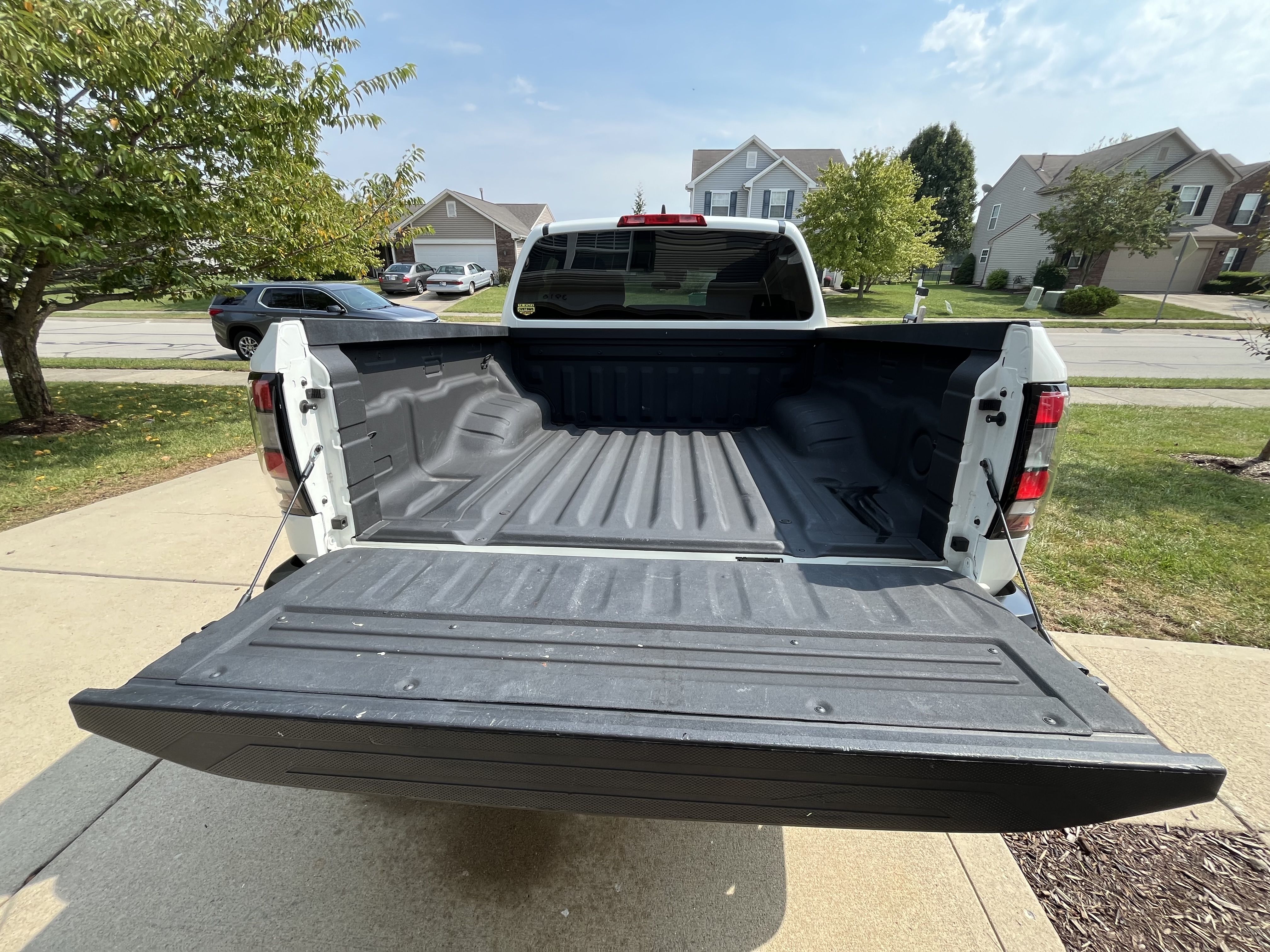 Used 2022 Nissan Frontier S w/ Technology Package AWD/4WD image 9