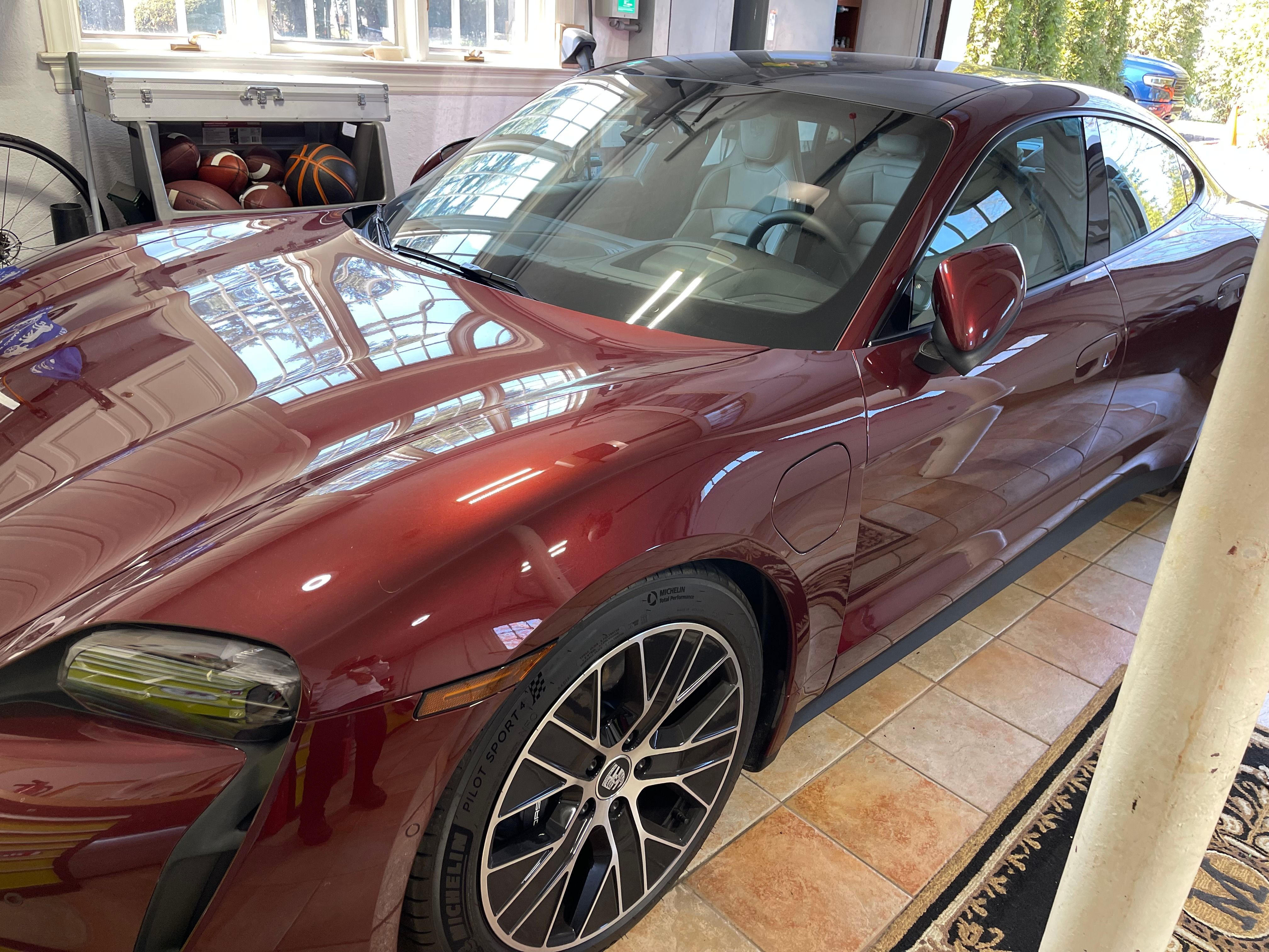 Used 2022 Porsche Taycan RWD image 1
