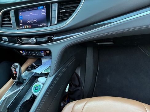 Used 2020 Buick Enclave Essence image 15