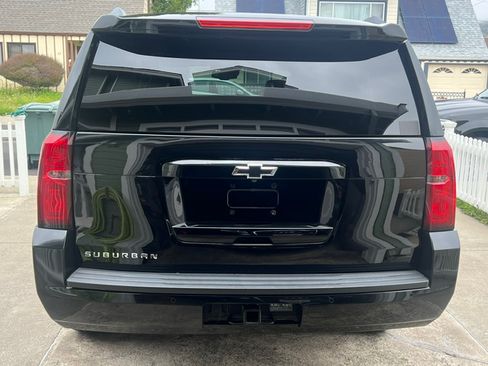 Used 2018 Chevrolet Suburban LT RWD image 4
