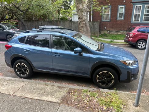 Used 2021 Subaru Crosstrek 2.0i Premium image 1