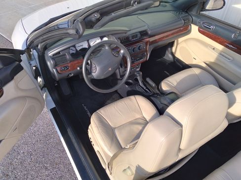 Used 2002 Chrysler Sebring Limited image 20
