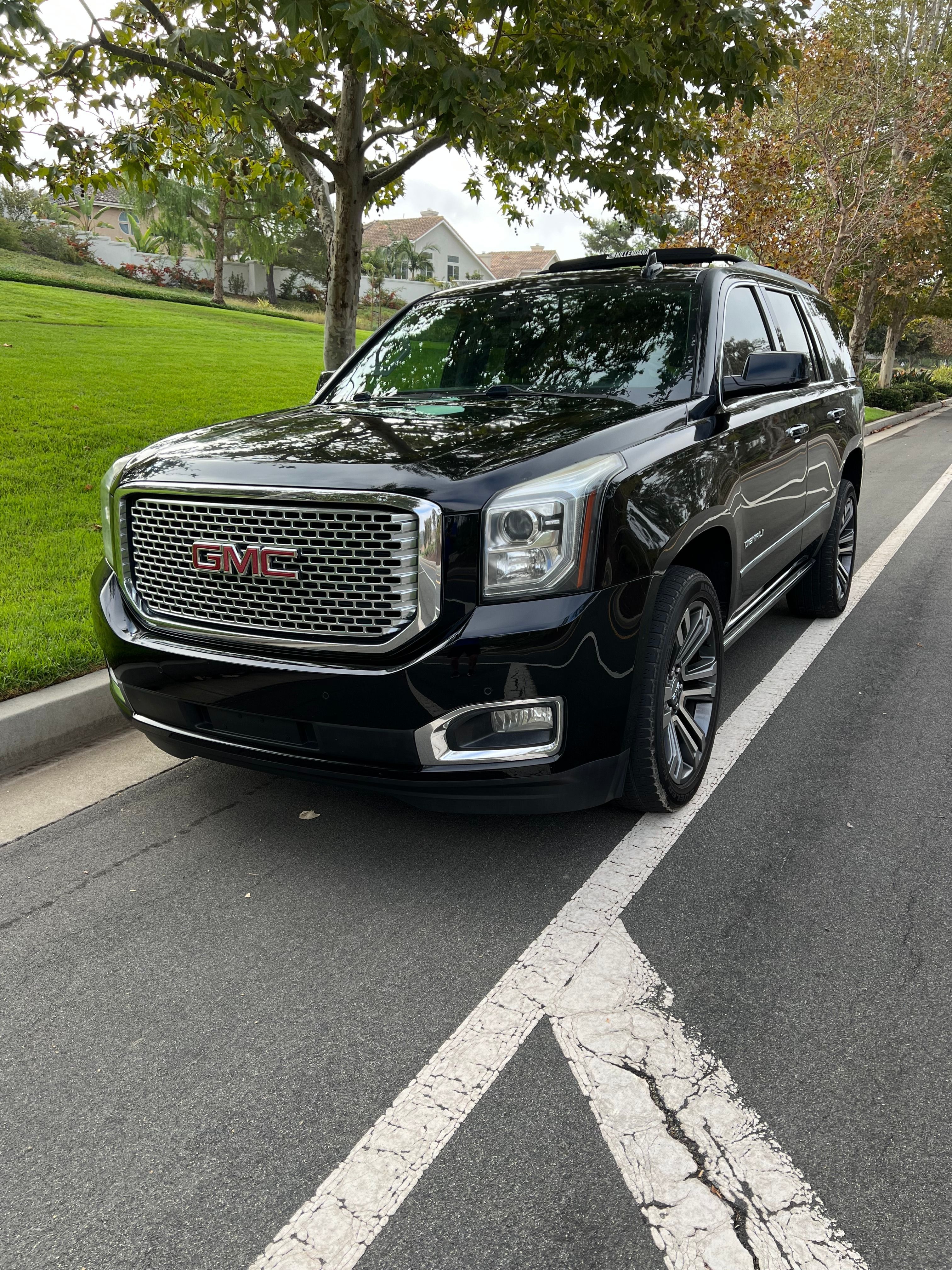 Used 2017 GMC Yukon Denali w/ Open Road Package AWD/4WD image 1