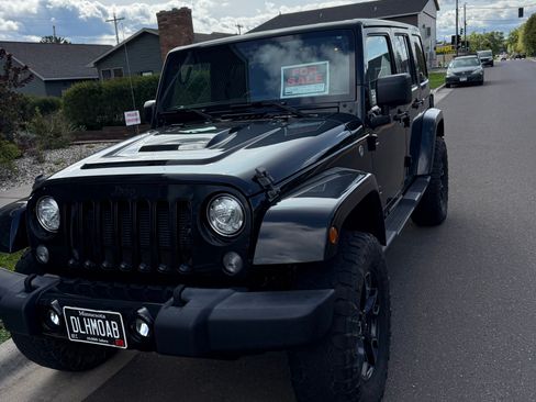 Used 2018 Jeep Wrangler Unlimited Sahara AWD/4WD image 2