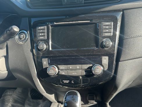 Used 2019 Nissan Rogue SV image 9