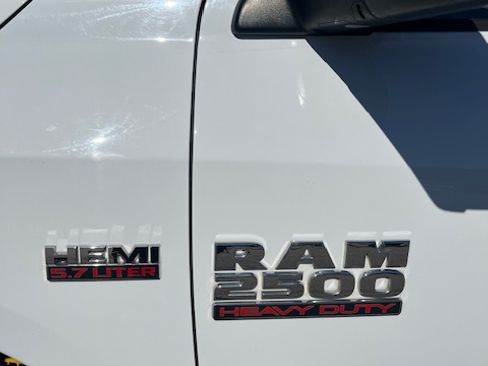 Used 2017 RAM 2500 SLT w/ Luxury Group image 4