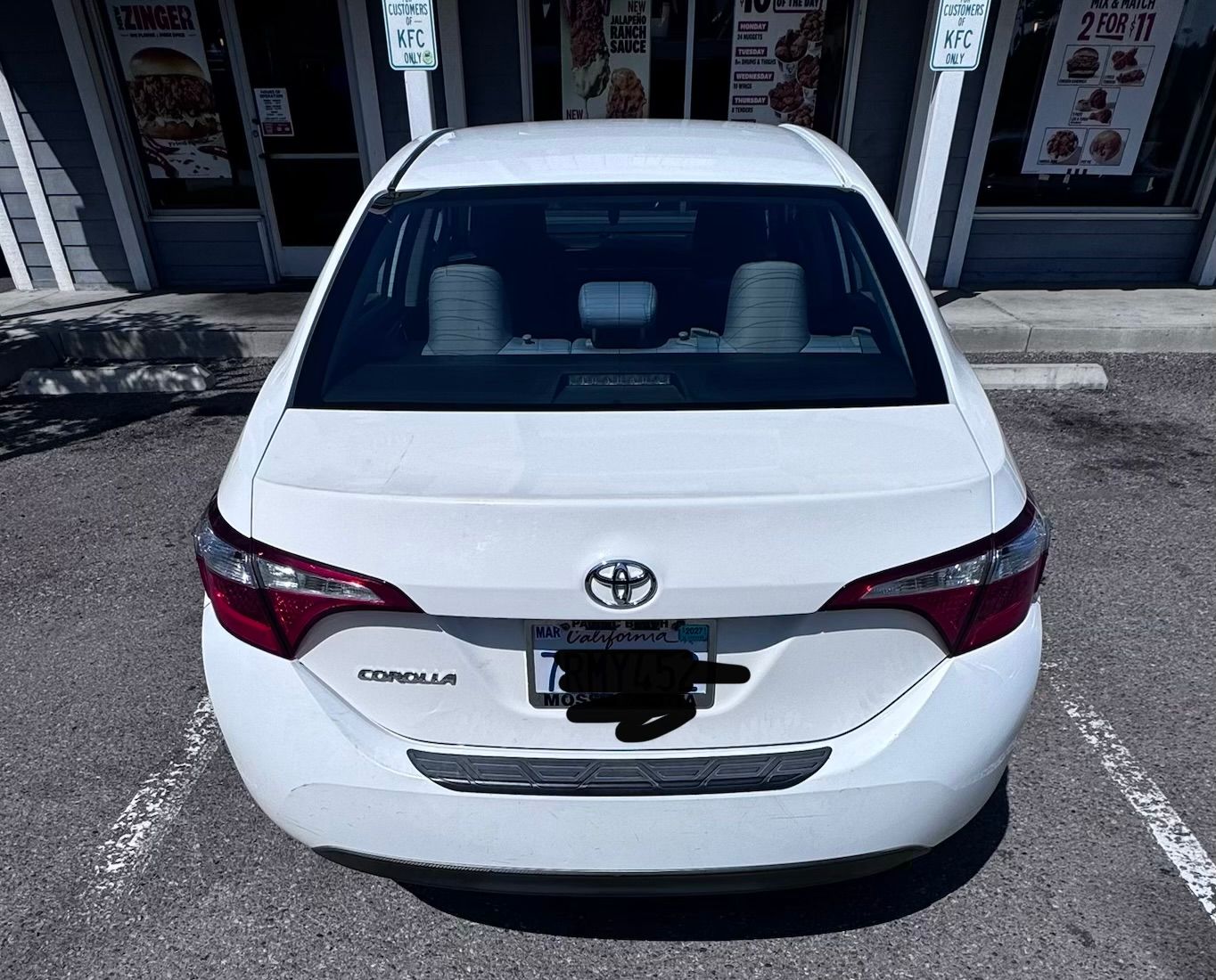 Used 2016 Toyota Corolla LE FWD image 5