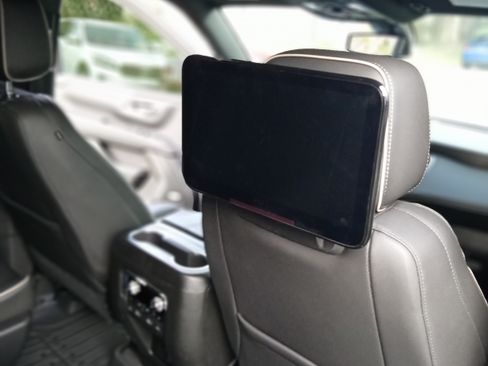 Used 2021 GMC Yukon SLT w/ Rear Media and Nav Package image 8