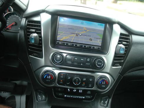 Used 2015 Chevrolet Tahoe LT RWD image 15