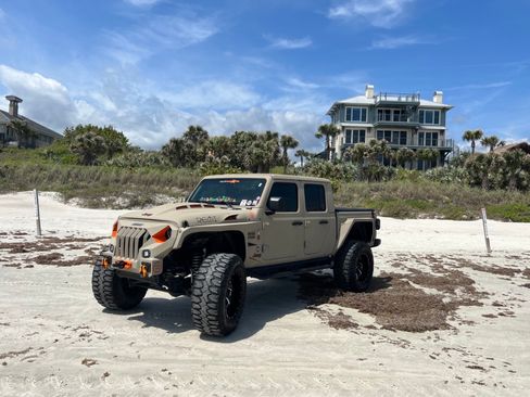 Used 2021 Jeep Gladiator Sport AWD/4WD image 1
