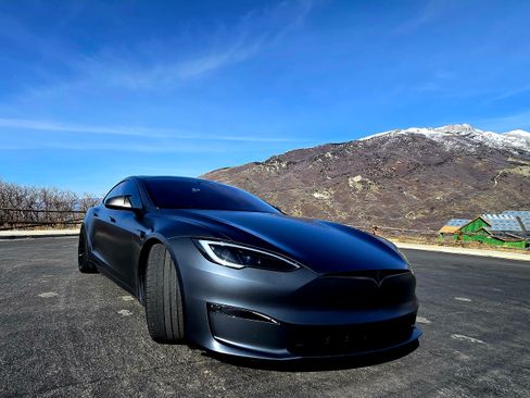 Used 2023 Tesla Model S Plaid image 6