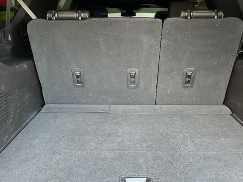 Used 2021 GMC Yukon XL SLT w/ SLT Premium Package image 13