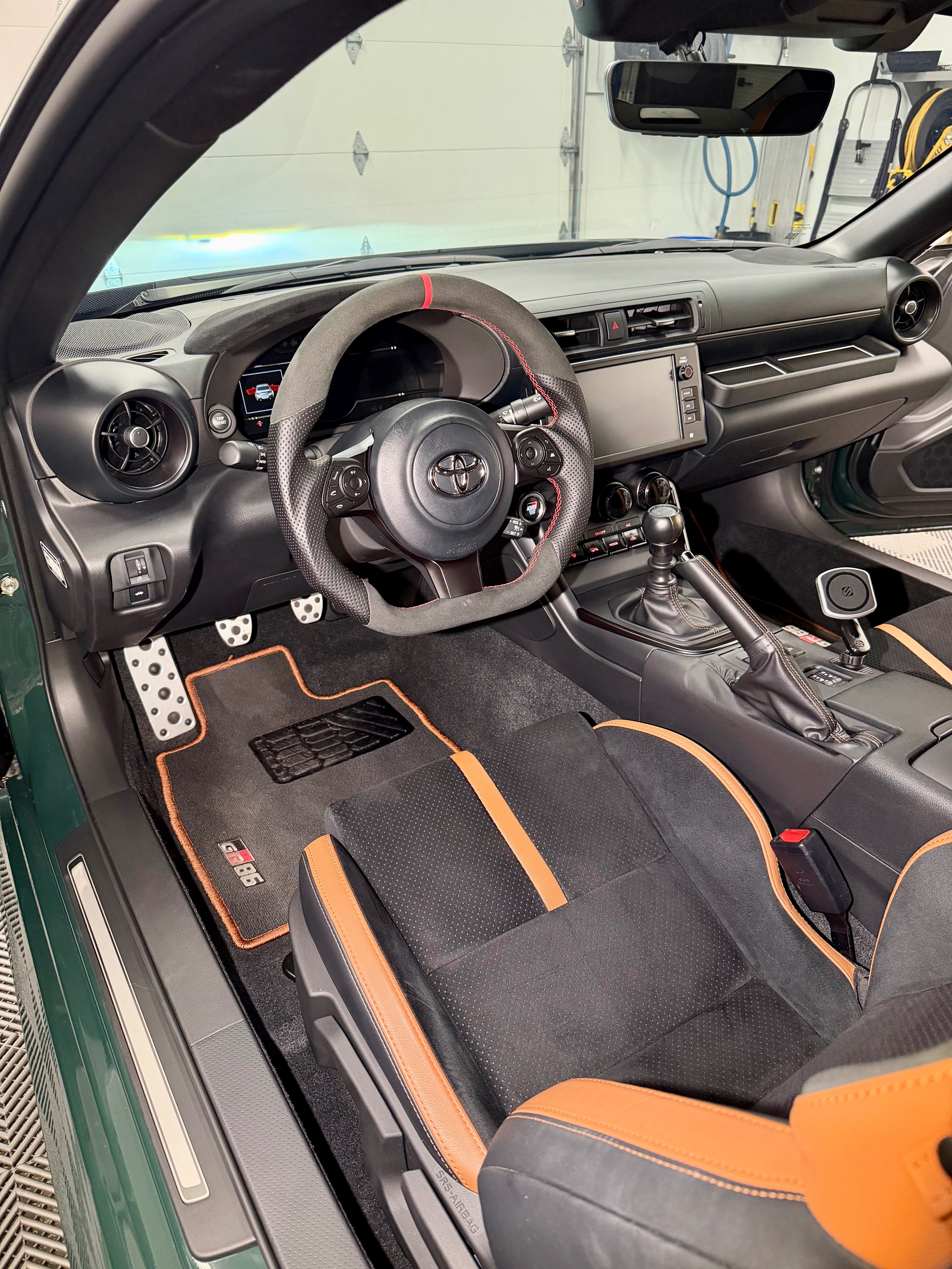 Used 2025 Toyota GR86 Hakone Edition RWD image 17
