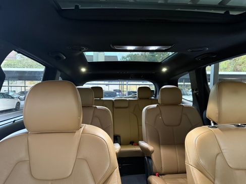 Used 2020 Kia Telluride SX w/ Towing Package FWD image 16