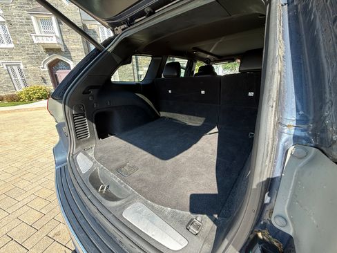 Used 2020 Jeep Grand Cherokee Limited AWD/4WD image 12