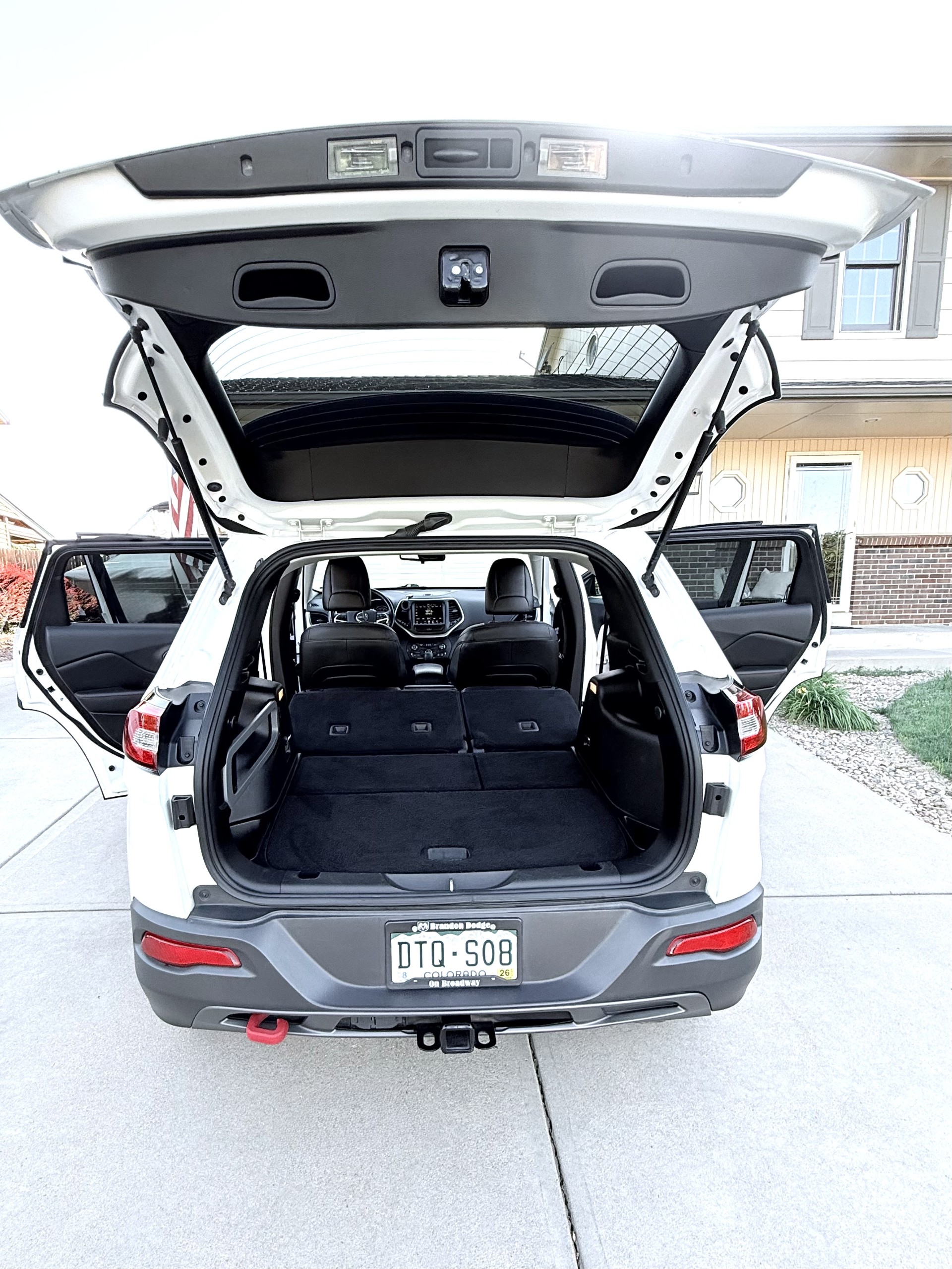 Used 2015 Jeep Cherokee Trailhawk w/ Cold Weather Group AWD/4WD image 14