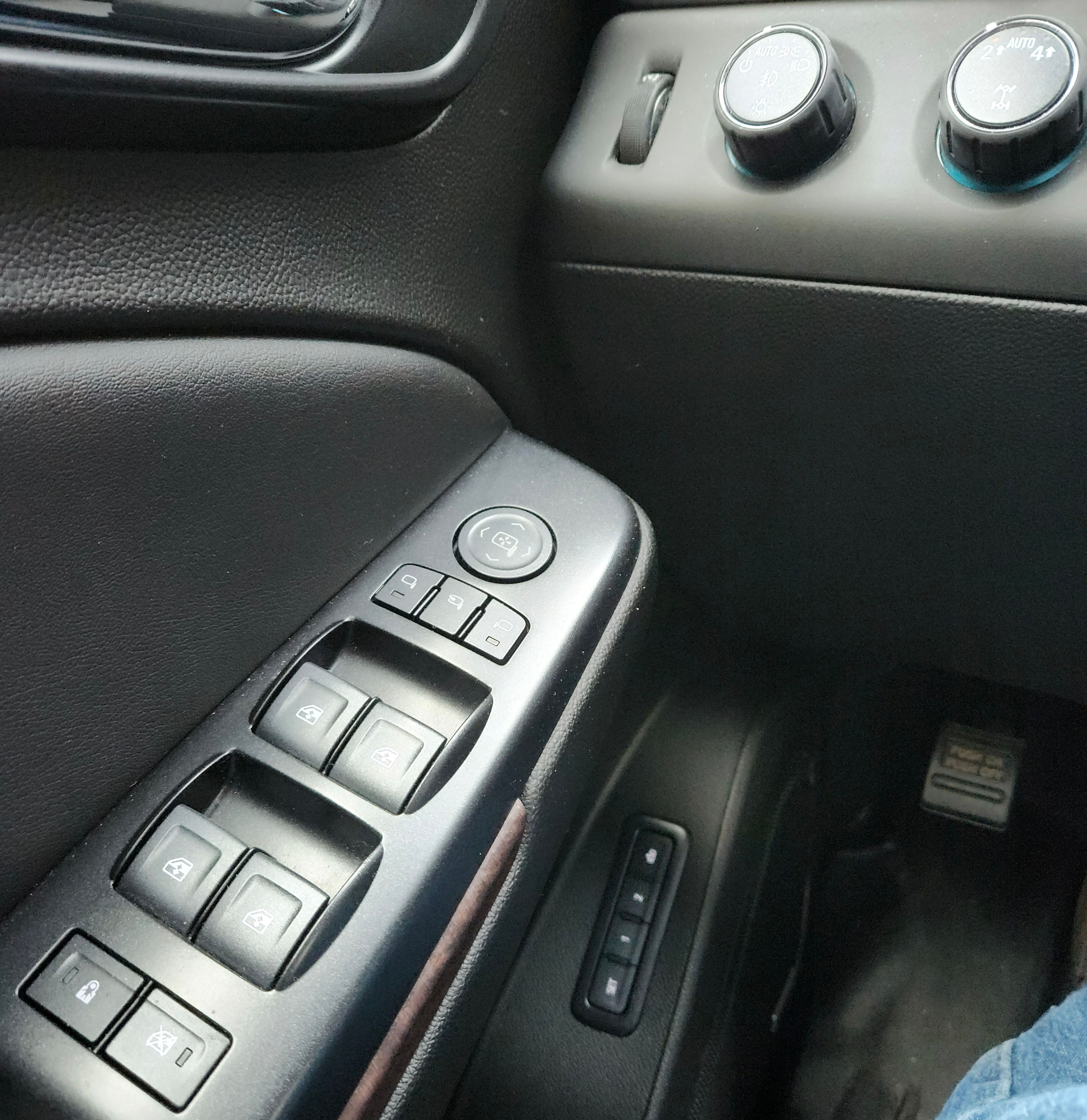 Used 2020 GMC Yukon SLT AWD/4WD image 14
