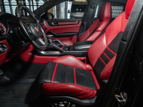 Used 2021 Porsche Cayenne Turbo S image 13