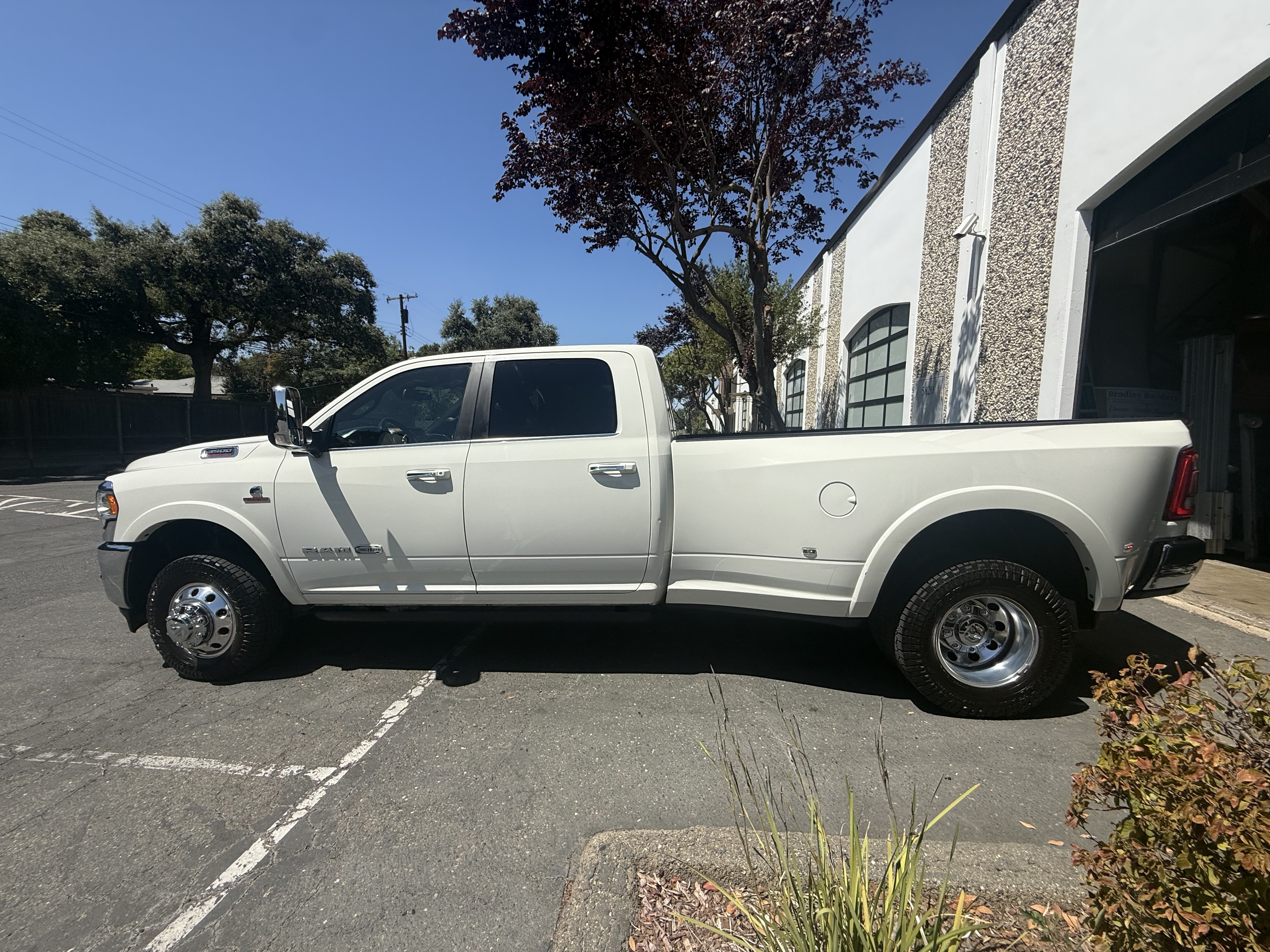 Used 2022 RAM 3500 Limited AWD/4WD image 2