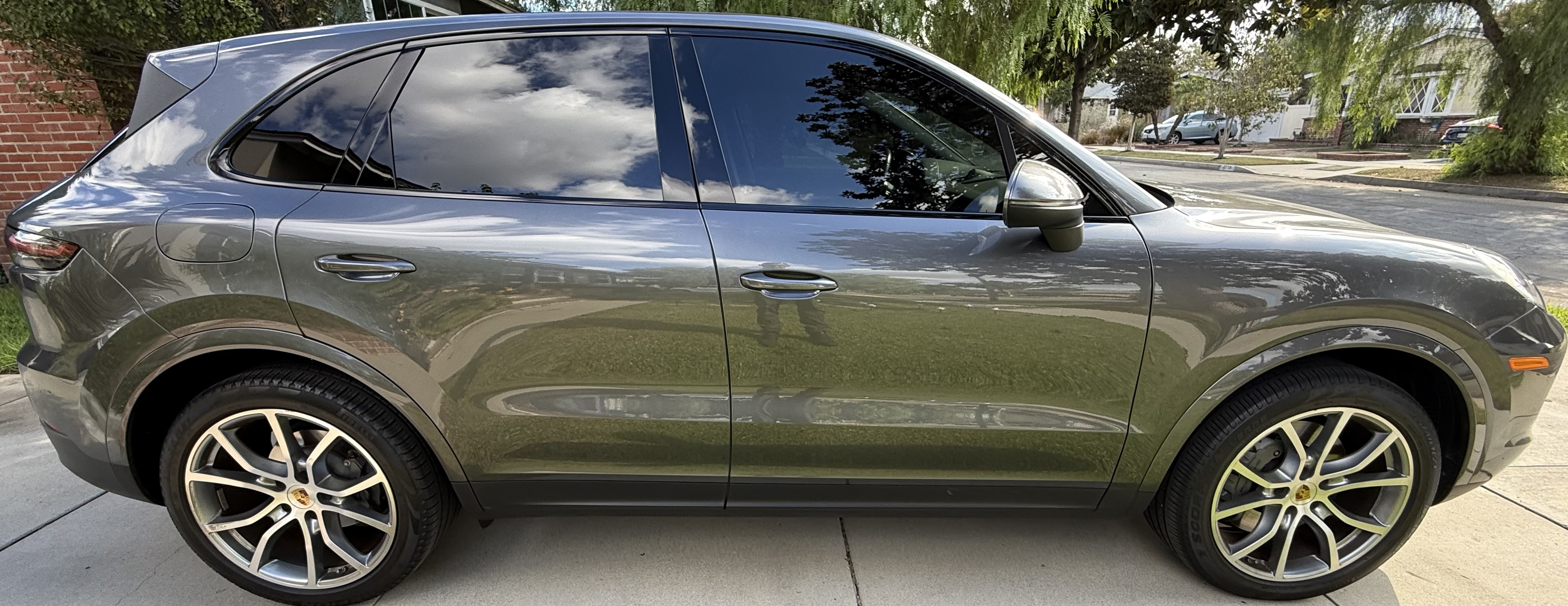 Used 2020 Porsche Cayenne S AWD/4WD image 1
