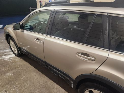 Used 2014 Subaru Outback 3.6R Limited w/ Moonroof Package image 12