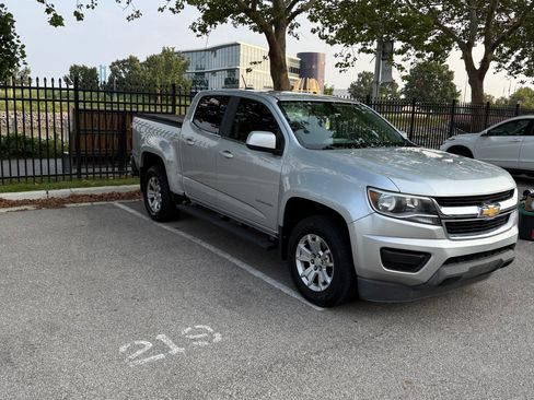 Used 2017 Chevrolet Colorado LT RWD image 2