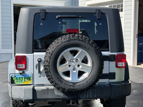 Used 2009 Jeep Wrangler Rubicon w/ Dual Top Group AWD/4WD image 5